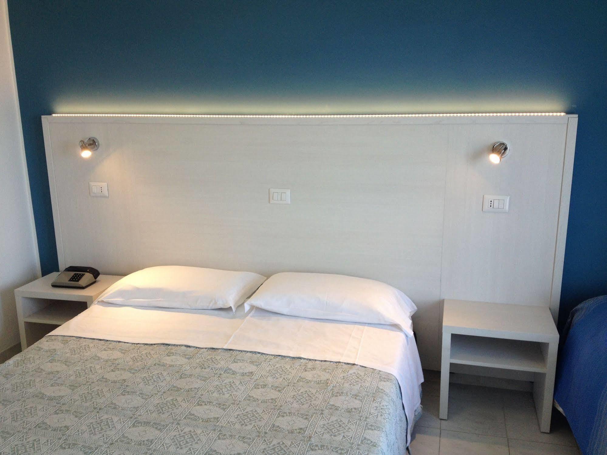 Hotel Strand Marina Di Montenero Ngoại thất bức ảnh