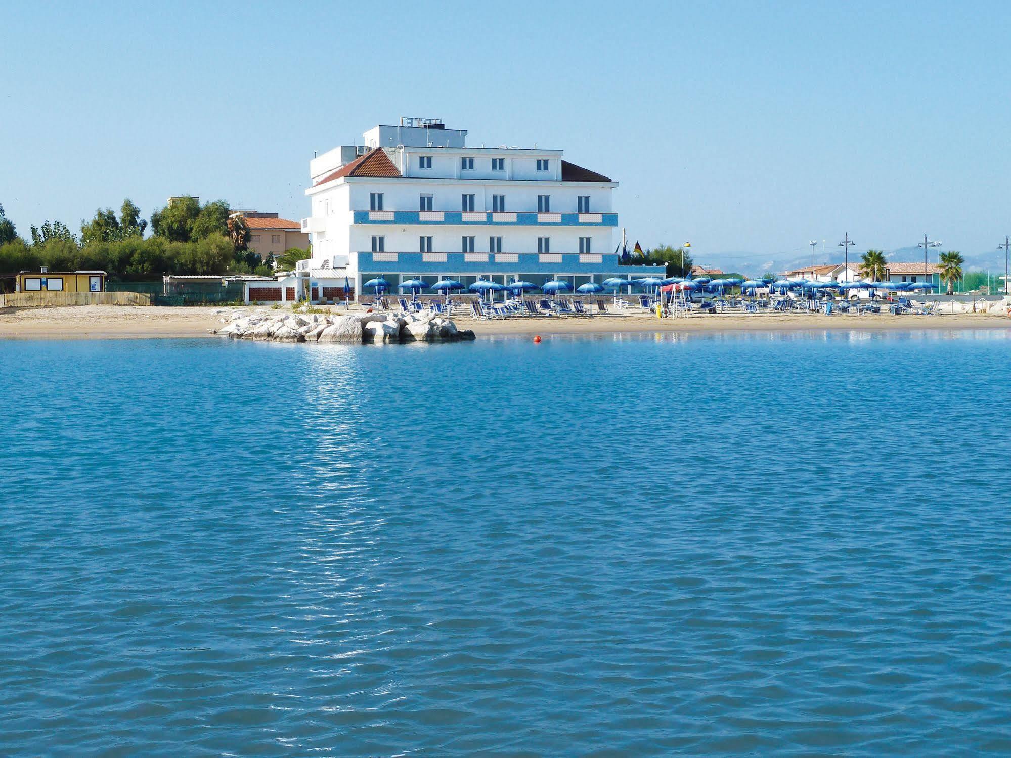 Hotel Strand Marina Di Montenero Ngoại thất bức ảnh