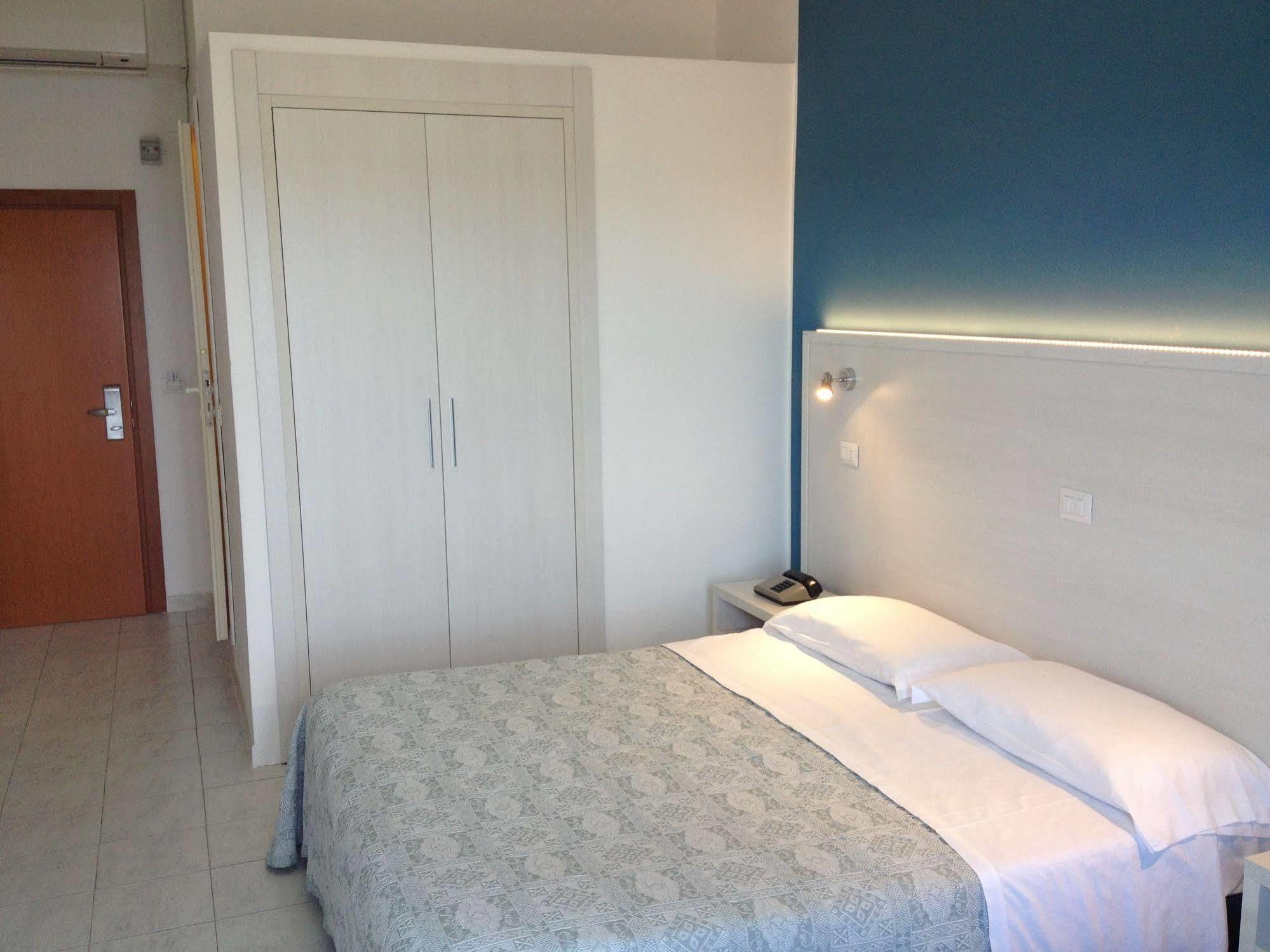 Hotel Strand Marina Di Montenero Ngoại thất bức ảnh