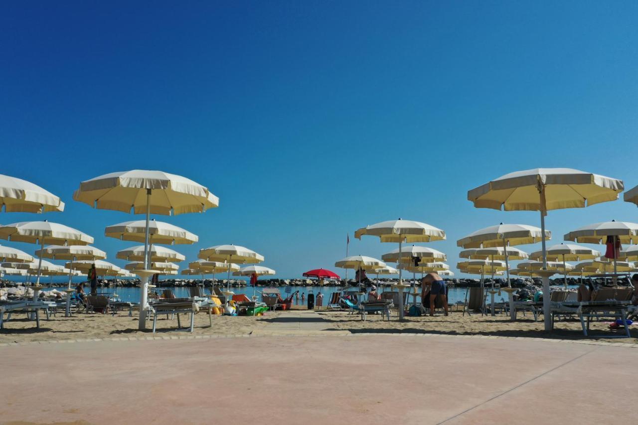 Hotel Strand Marina Di Montenero Ngoại thất bức ảnh